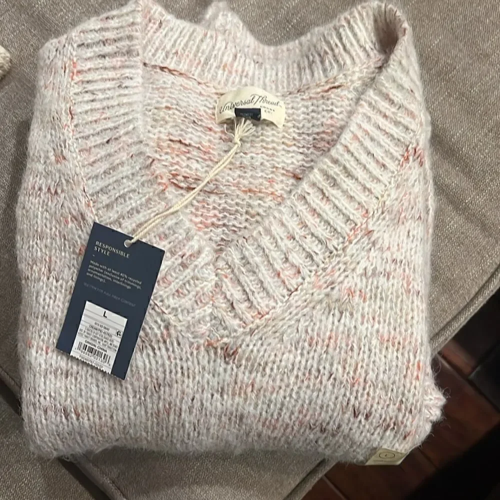 NWT Universal Thread Woman's V-neck Pullover Sweater